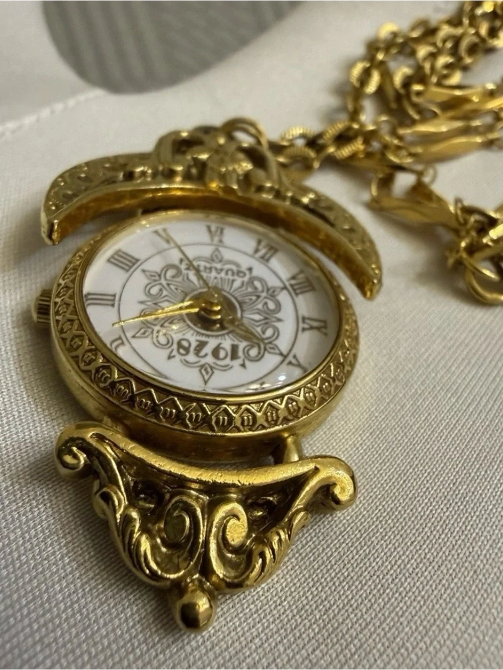 Vintage 1928 Jewelry Co Gold Tone Swivel Pendant Watch Necklace Ornate 32